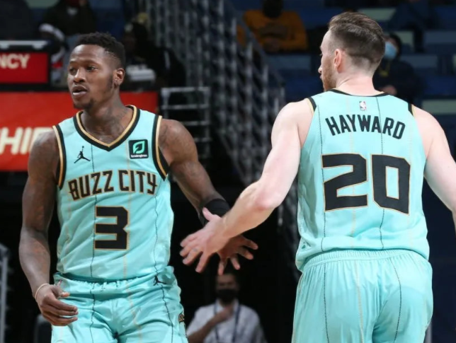  清晨法国杯传出新动向，孟菲斯灰熊再遭质疑，管理层表态——媒体盛赞，团队化学反应显著