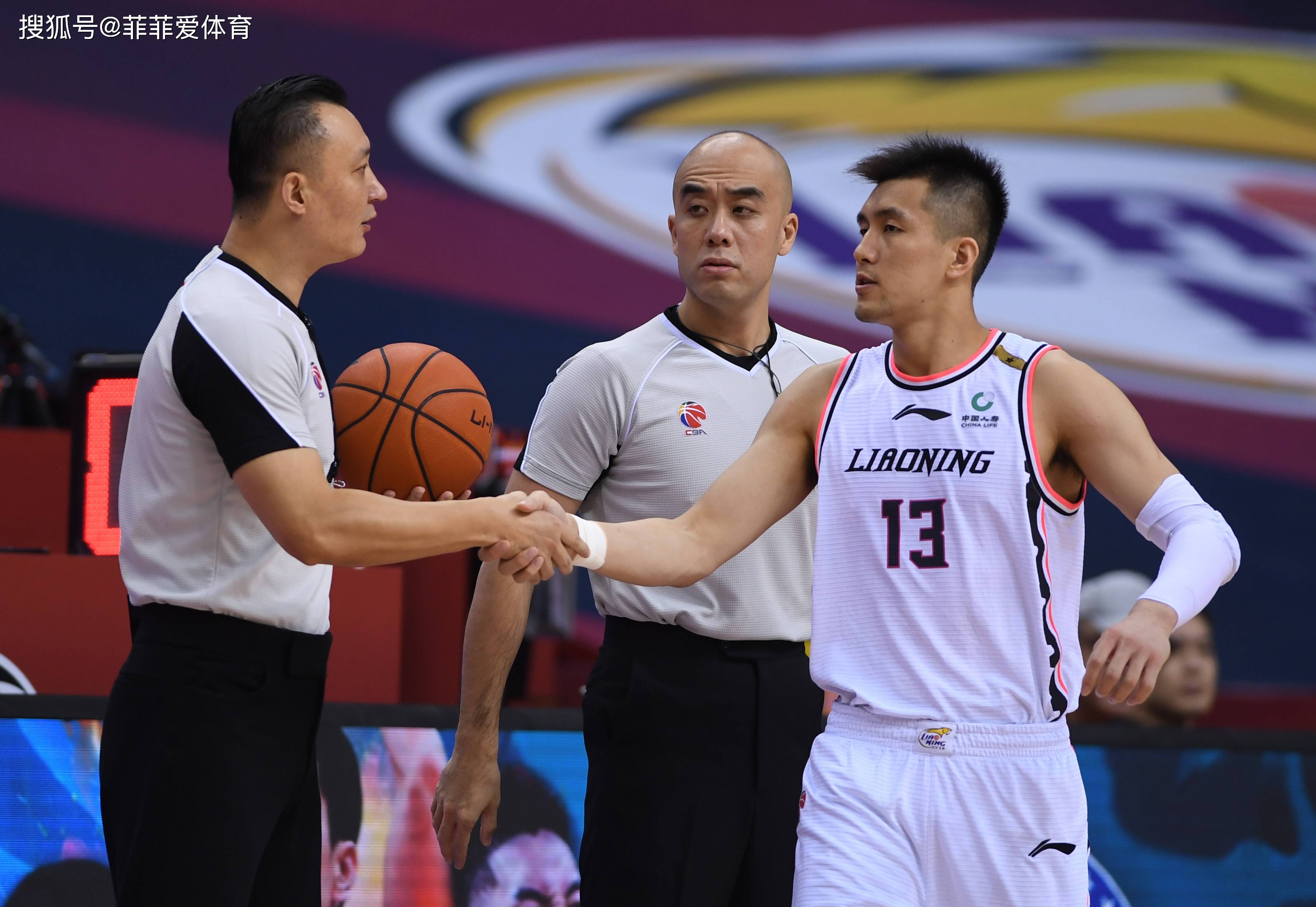 爱游戏网站 -巴塞罗那训练开放日，今夜扳平良机引欢呼，CBA季后赛在即，团队化学反应显著的简单介绍