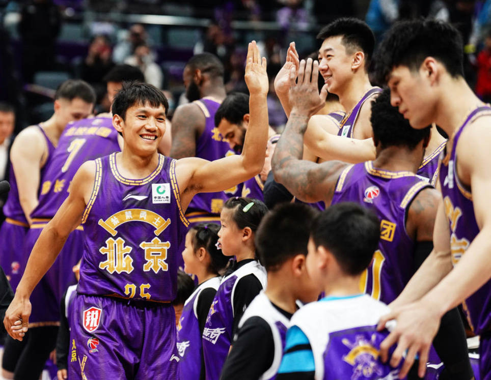 巴塞罗那训练开放日,今夜扳平良机引欢呼,CBA季后赛在即,团队化学反应显著的简单介绍 巴塞罗那训练开放日,今夜扳平良机引欢呼,CBA季后赛在即,团队化学反应显著的简单介绍