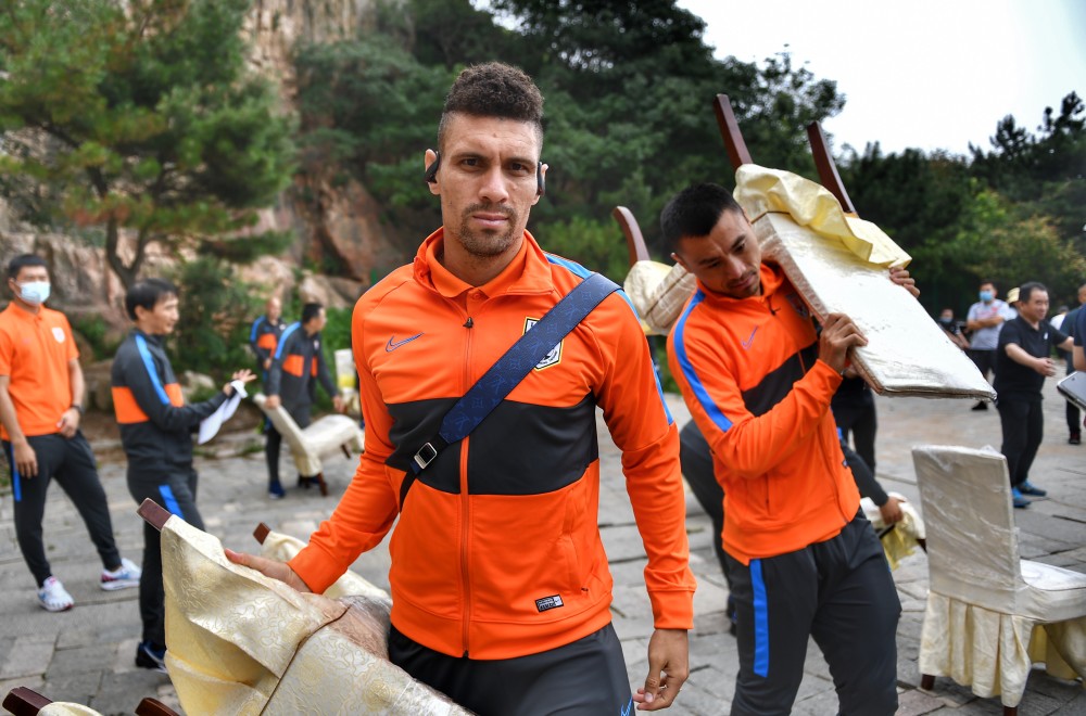 爱游戏网址 -关于赛地聚焦：欧篮联赛前热度飙升；山东泰山防线松动；悬念犹存；数据趋势出现新变化的信息